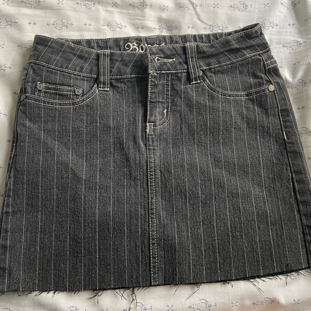 Y2K authentic Bongo black pinstripe mini skirt